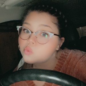 Meet your Posher, Courtney